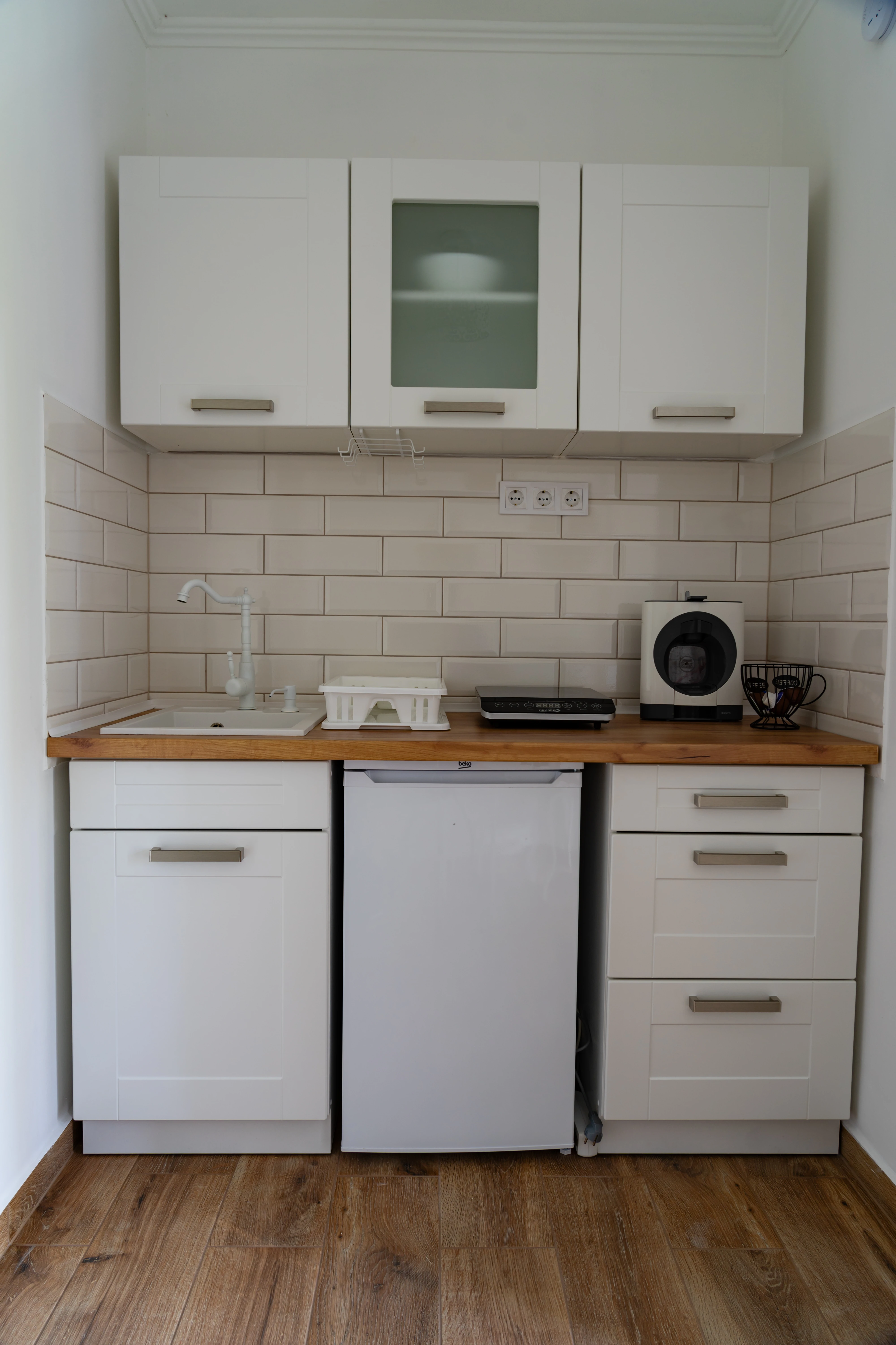 Apartmanház bejárata Mártély